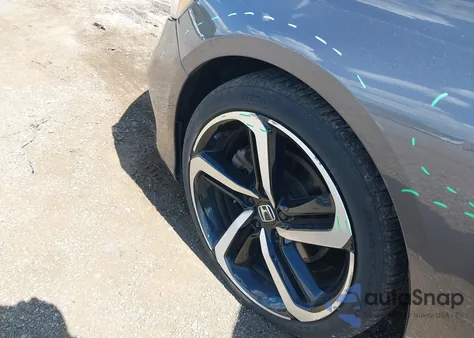 2018 Honda Accord Sport 2.0T z USA, uszkodzony, nr VIN 1HGCV2F36JA052418